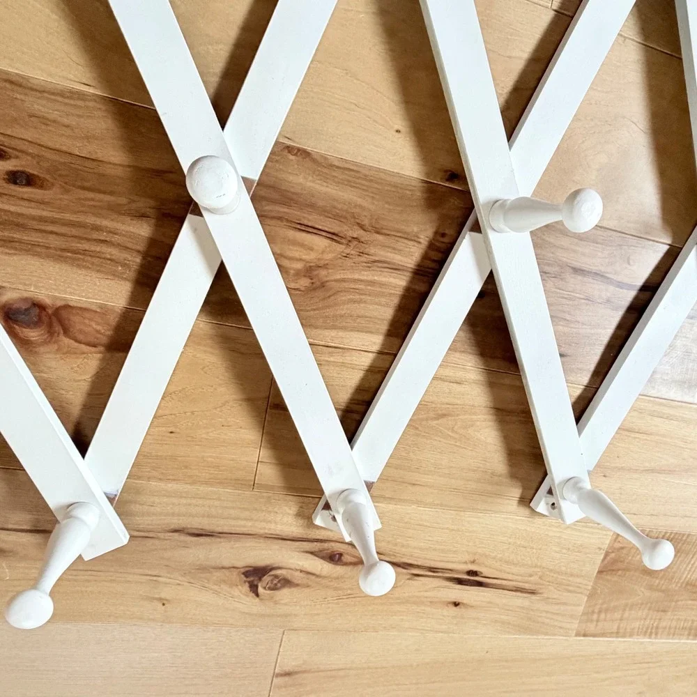 White Wooden Accordion Wall Rack Expandable 10 Peg Hat Coat Hanger Decor